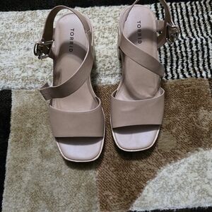 10WW Torrid Women's Beige Strappy Sandals